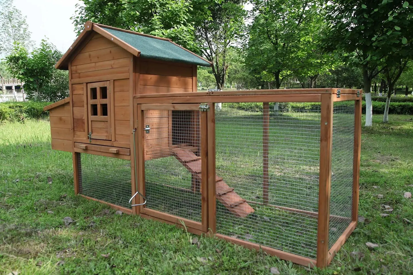 Outdoor Wooden Chicken Coop With Waterproof Roof And Ramp