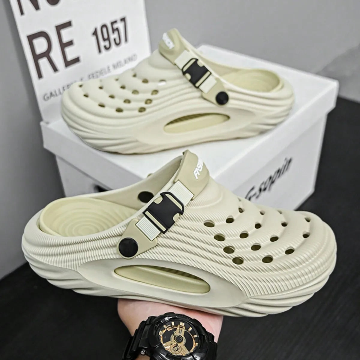 Men's Outdoor Sandals Non Slip Closed Toe Beach Hiking Slides