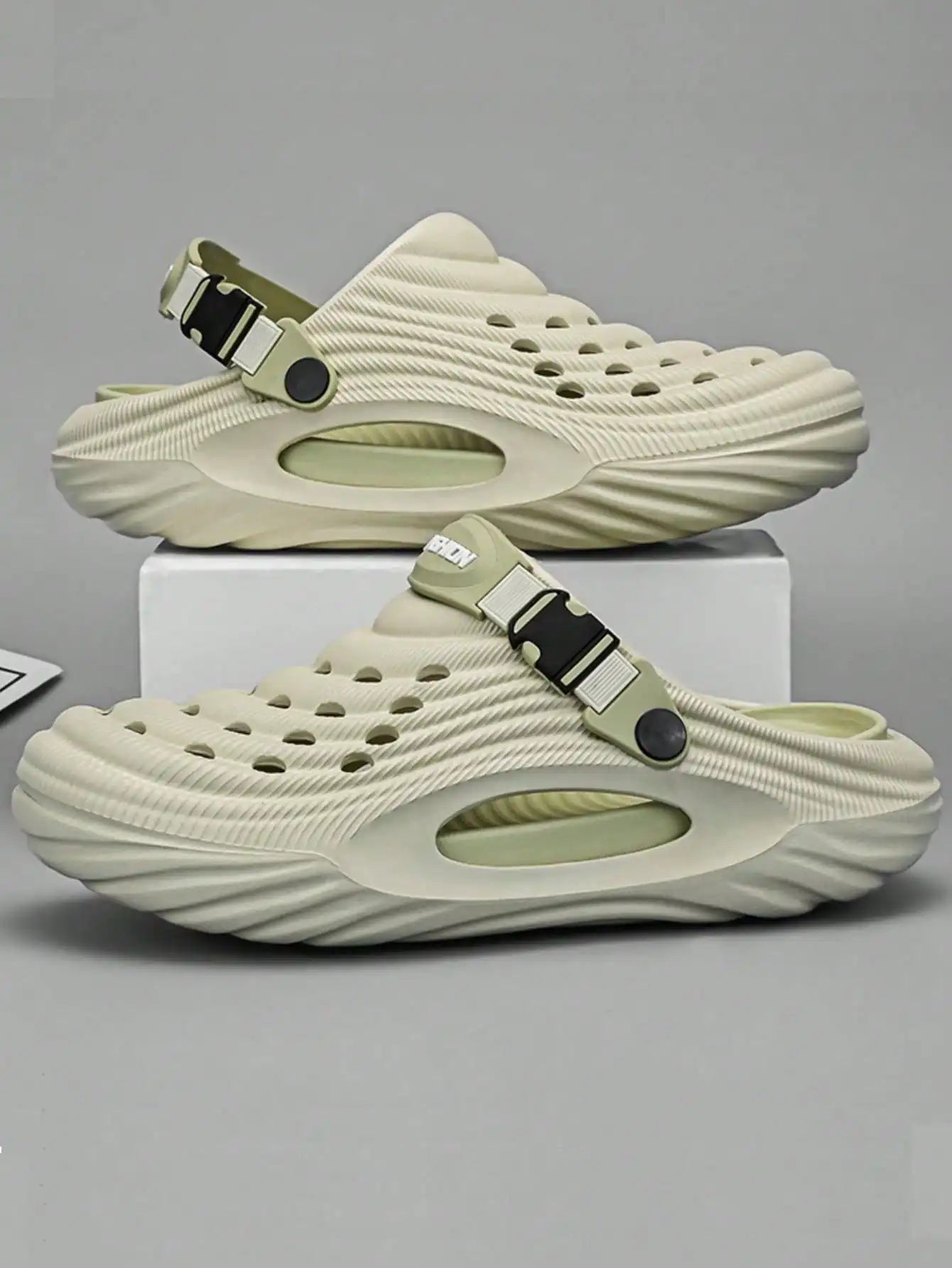 Men's Outdoor Sandals Non Slip Closed Toe Beach Hiking Slides