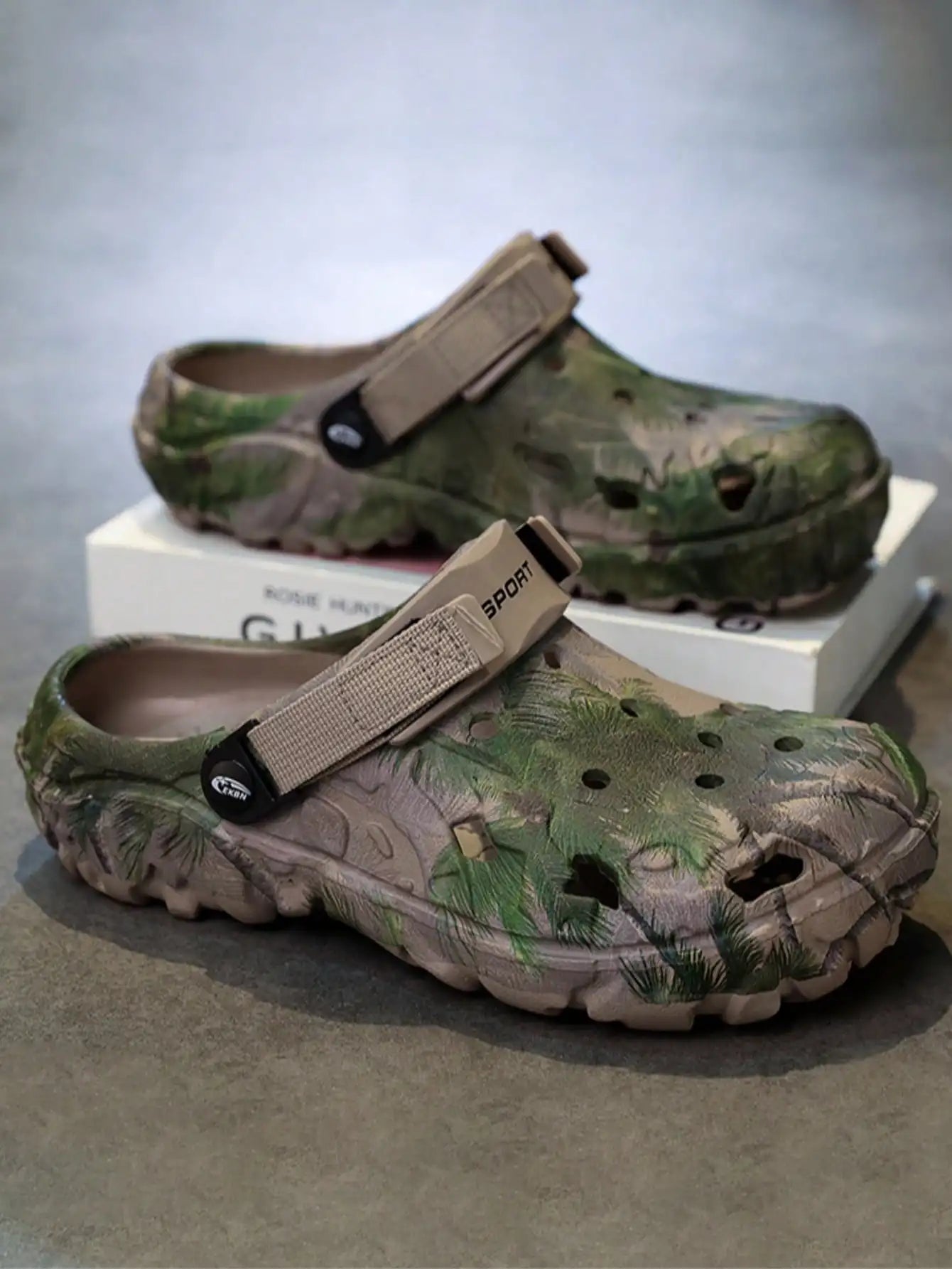 Unisex Camouflage Leaf Print Outdoor Sandals With Arch Support
