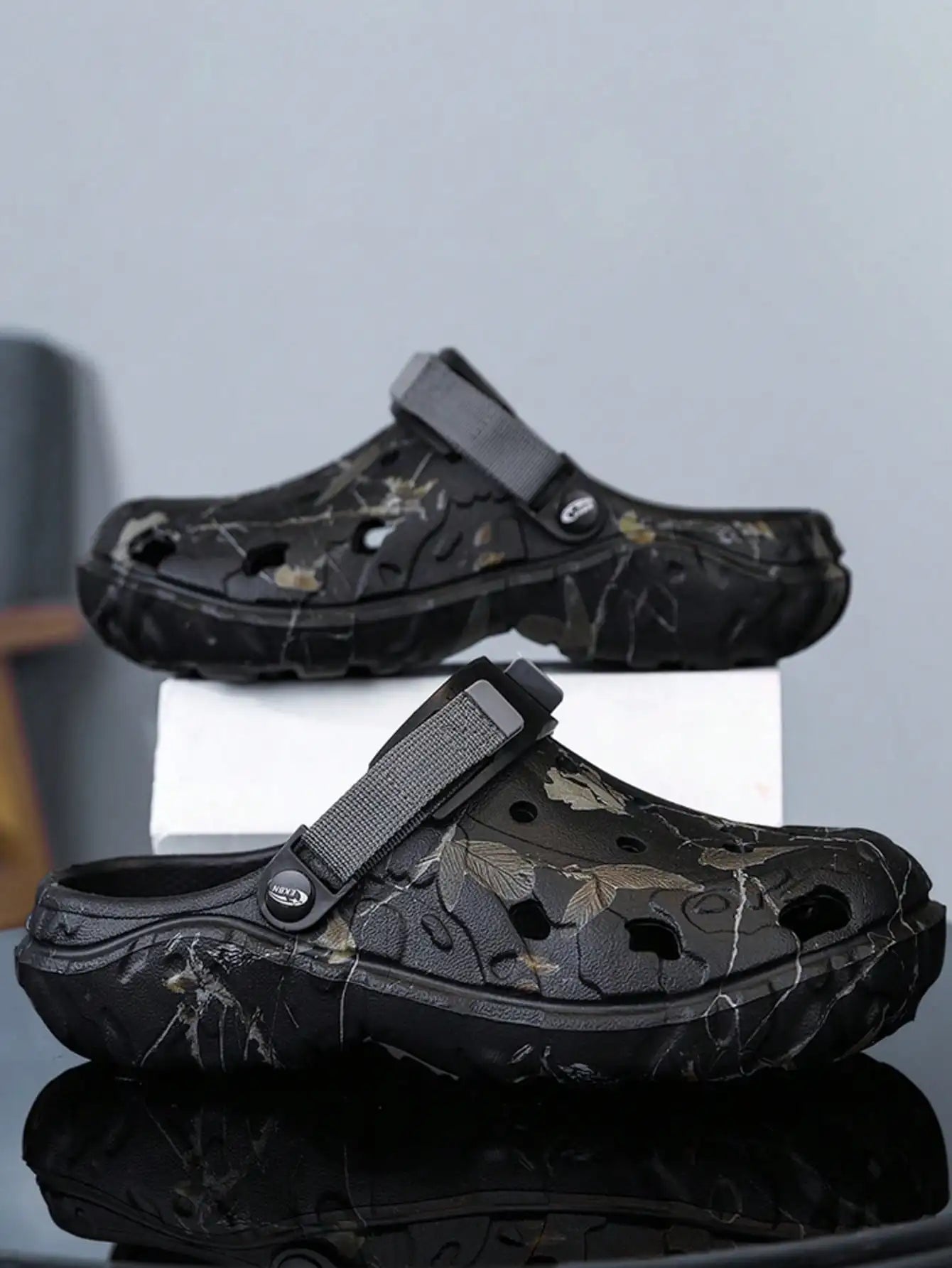 Unisex Camouflage Leaf Print Outdoor Sandals With Arch Support